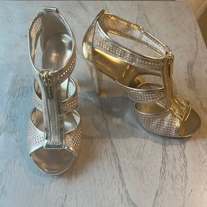 Micheal Kors woman’s heels. Size 6 M. Color:gold. Never worn